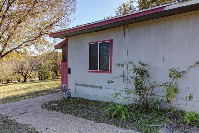 Building Photo - 2304 Thrasher Ln