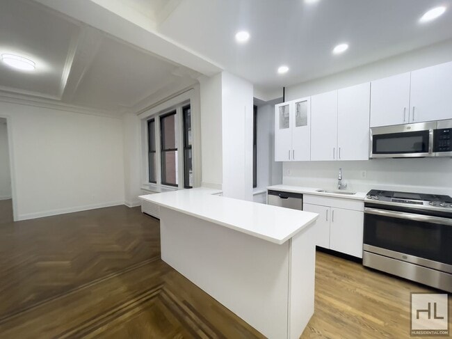 Building Photo - WEST 58 STREET