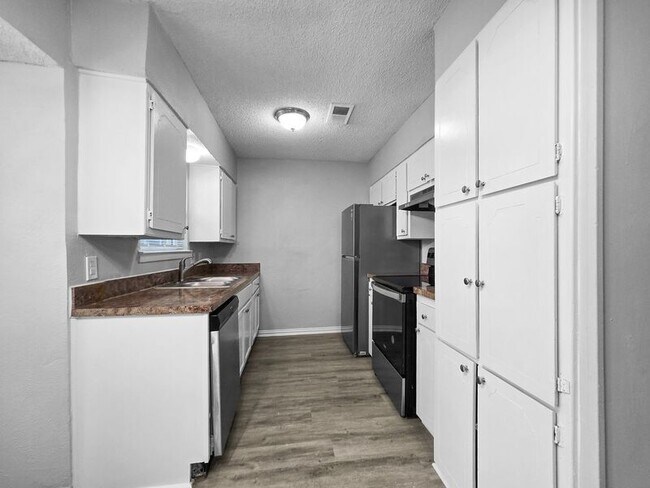 Building Photo - 5132 Sears Dr