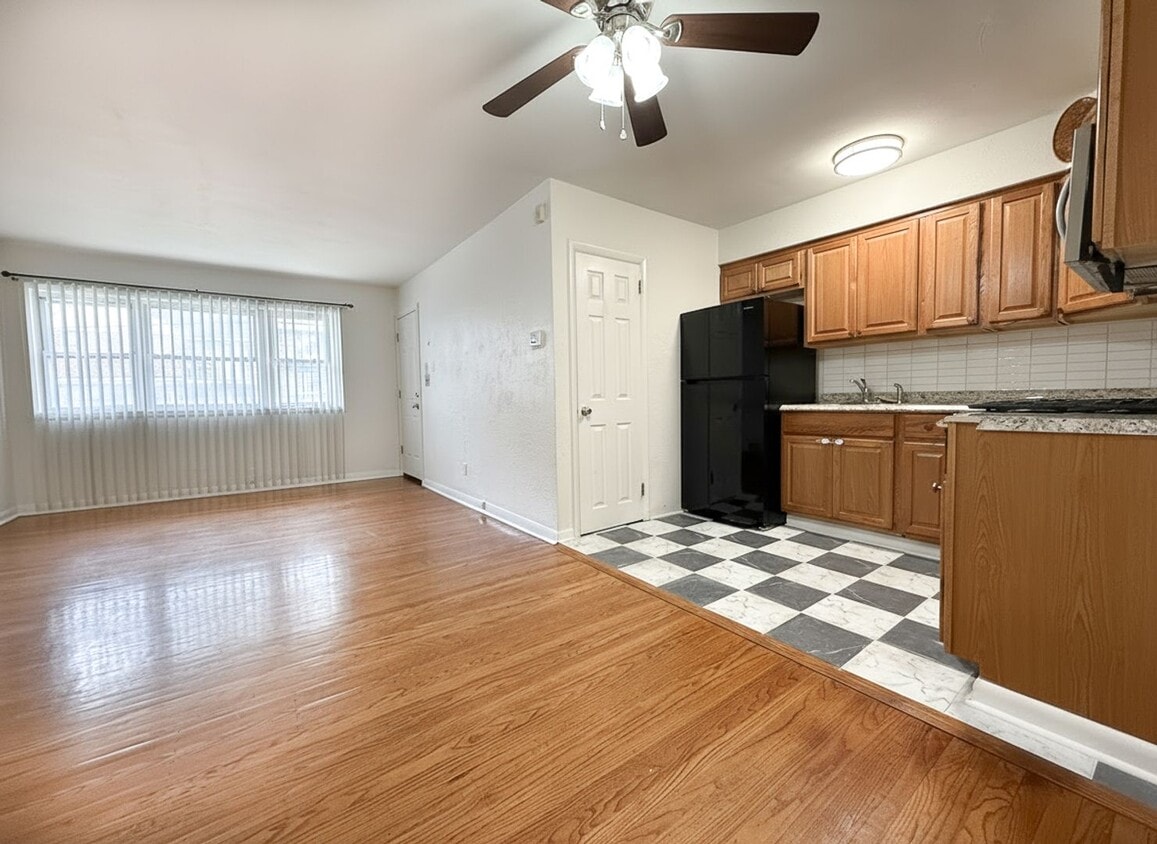 Primary Photo - 7332 Ruskin Rd