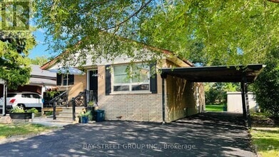 Building Photo - 711 Dunlop St W