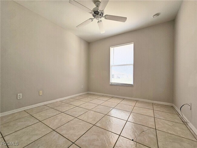 Building Photo - 124 Ivan Ave S