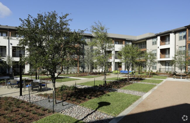 Foto del edificio - Axis Marketplace