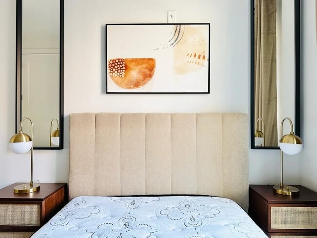 Foto del edificio - Furnished room/NOT APARTMENT