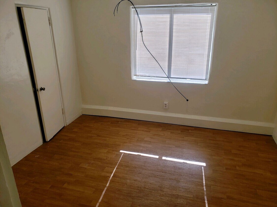 Foto del edificio - 1 br, 1 bath Apartment - 8915 Central NE