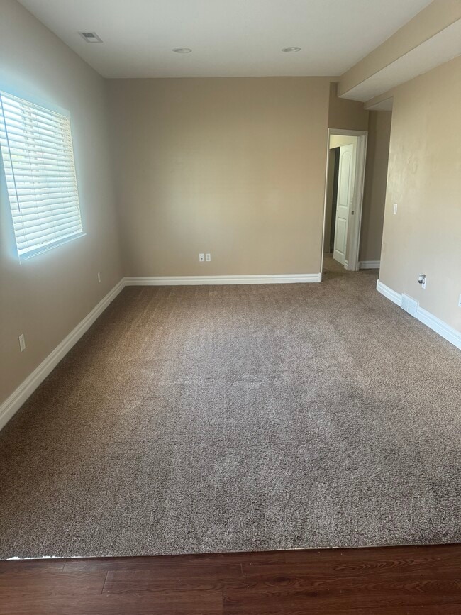 Building Photo - 830 Oxford Dr