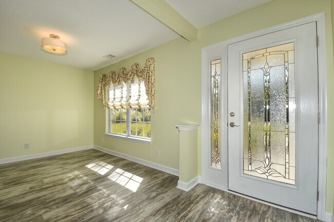 Foto del edificio - 4906 Weatherwood Dr