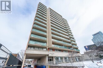 Building Photo - 5949-5949 Yonge St