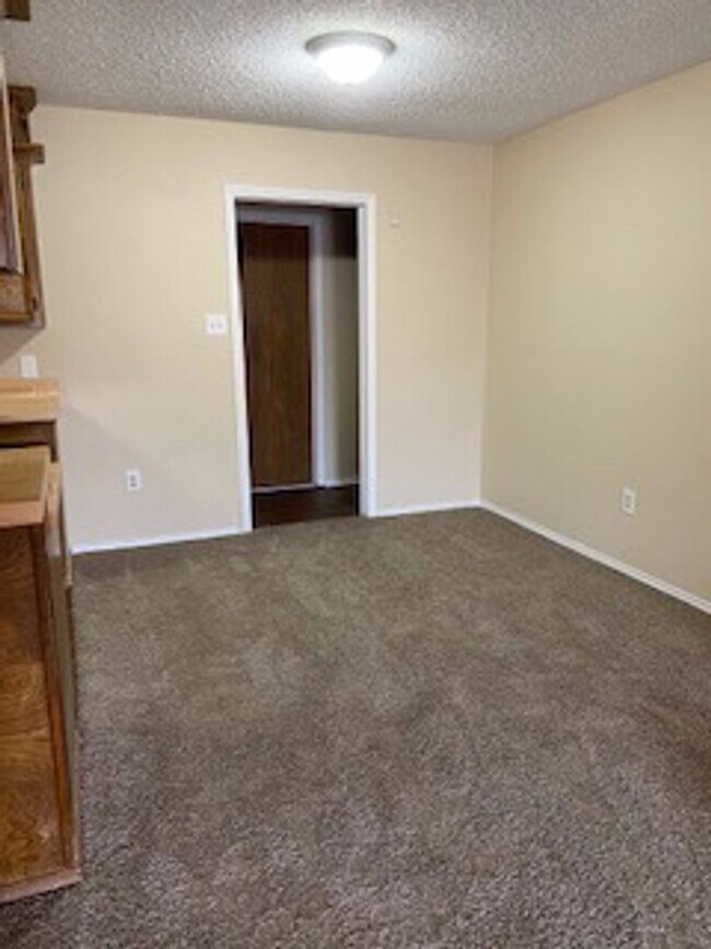 Foto del edificio - 3204 Chimney Rock Rd