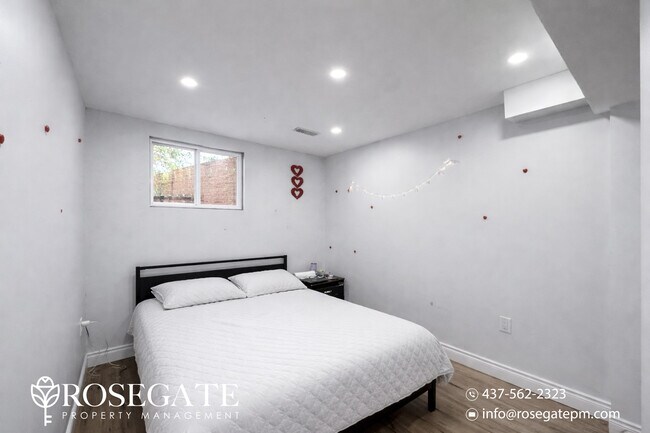 Photo du bâtiment - 1-Bedroom + Den Basement Apartment with Parking – Brampton
