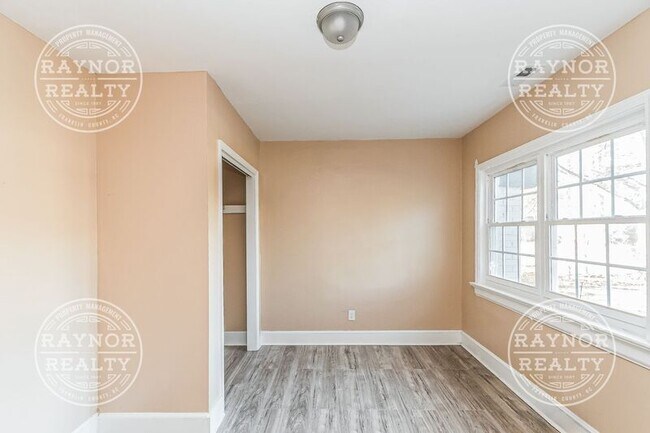 Foto del edificio - 641 Kenwood Ave