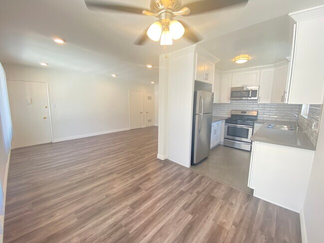 Building Photo - 3373 Overland Ave