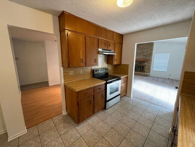 Building Photo - 360 Virtual Tour Available