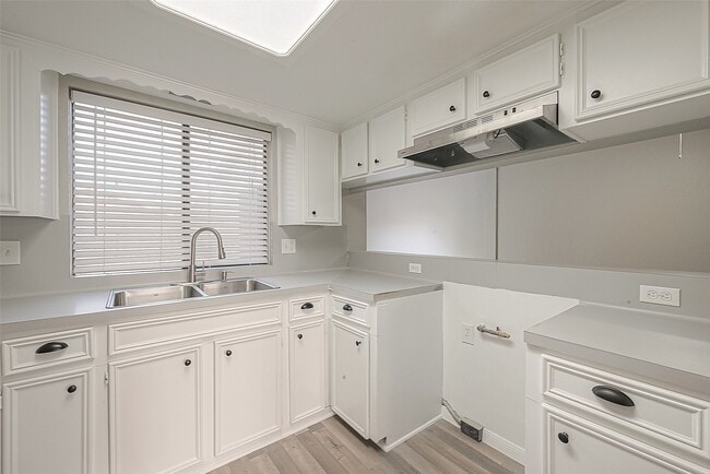 Building Photo - 1614 Talbrook Dr