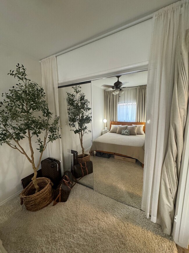 Foto del edificio - 4015 Crest Dr