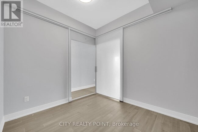 Photo du bâtiment - 664 Spadina Ave.