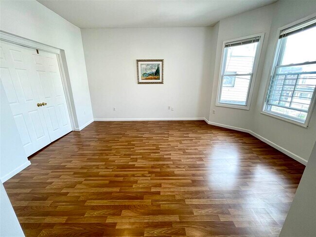 Foto del edificio - 221 Claremont Ave
