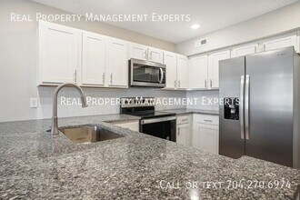 Building Photo - 7007 Star Oaks Ln