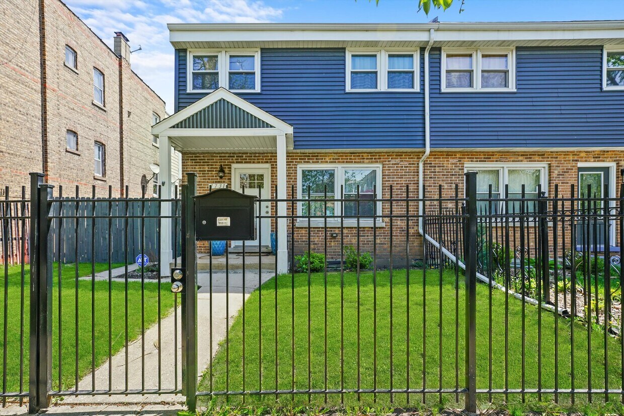 Primary Photo - 1731 N Harding Ave