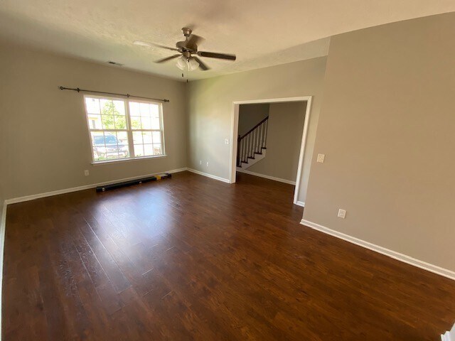 Building Photo - 2324 New Holland Cir