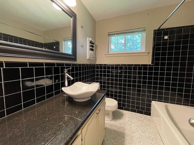 Building Photo - Coming Soon!!! 3 beds, 2 baths, 2 living a...