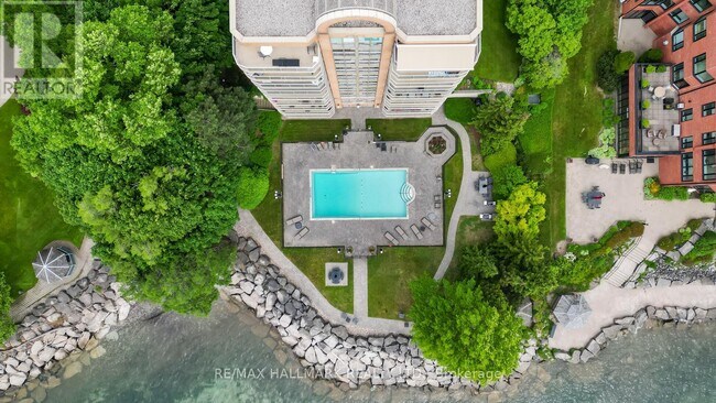Photo du bâtiment - 2210 Lakeshore Rd.