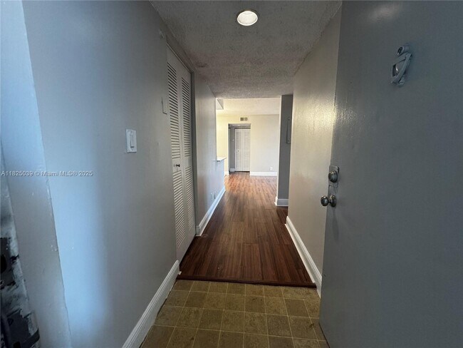 Foto del edificio - 5612 Rock Island Rd