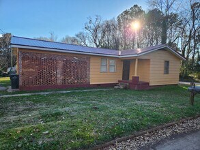 Building Photo - 610 Chattahoochee St