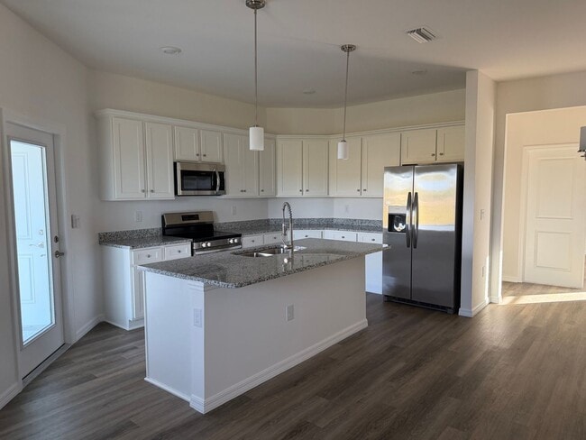 Building Photo - 16077 Badalona Dr