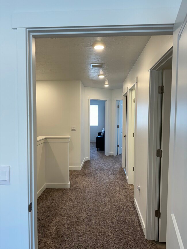 Building Photo - 1144 W Summit Ridge Pky
