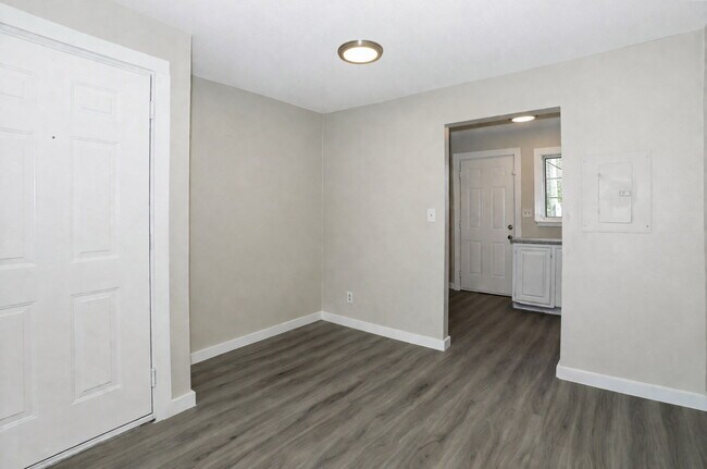 Building Photo - Charming 2-Bed Oasis with Modern Comforts in Atlanta's Heart!