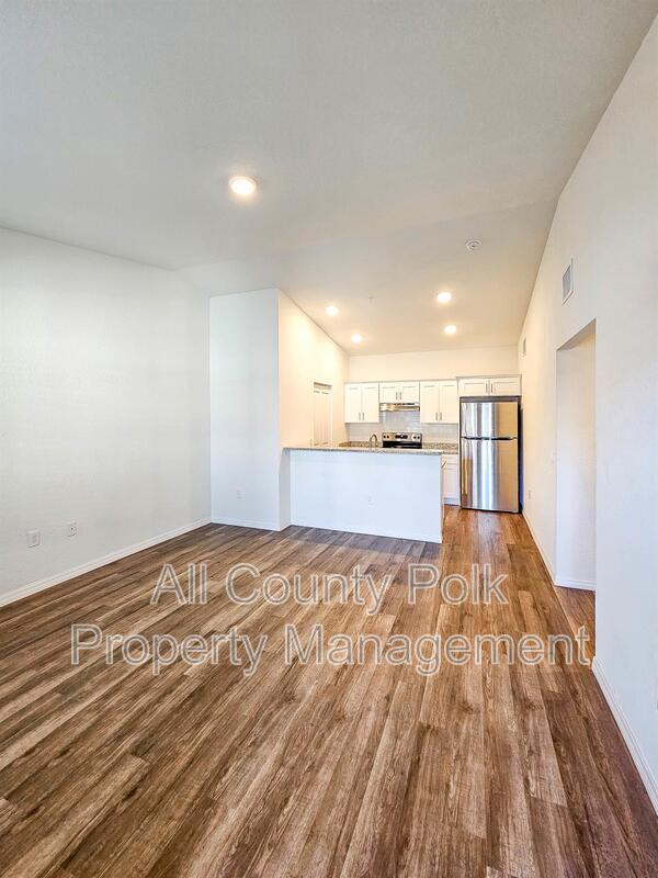 Building Photo - 915 Ariana St