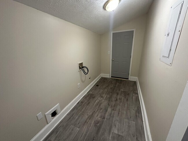 Foto del edificio - 824 Riverview St
