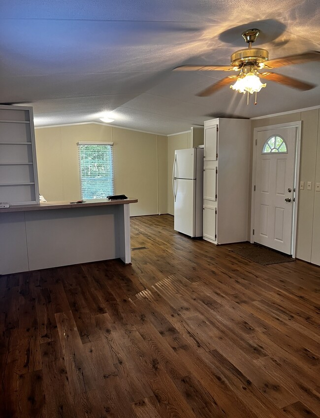 Building Photo - 183 Frank Hodges Dr