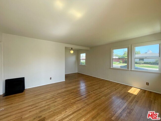Foto del edificio - 5954 W 85th Pl