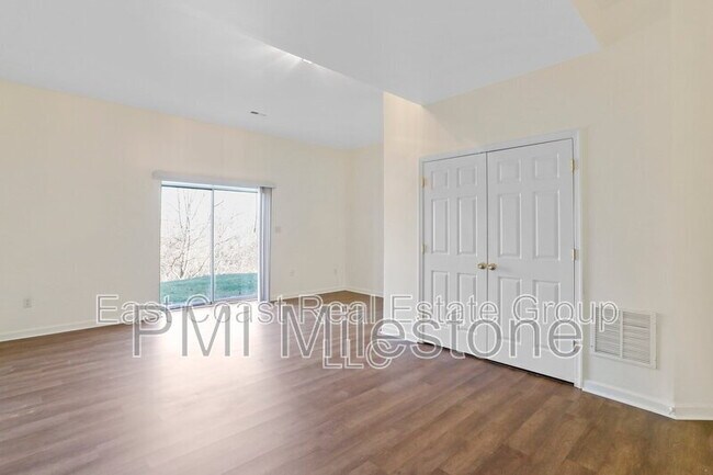 Foto del edificio - 91 Grindstone Dr