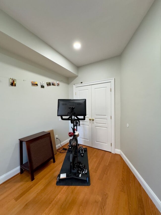 Building Photo - Modern 3-Bedroom Townhome with Chic Featur...