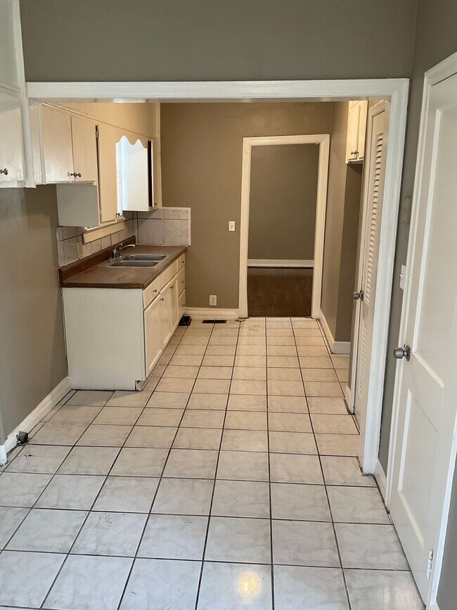 Foto del edificio - NOW AVAILABLE!