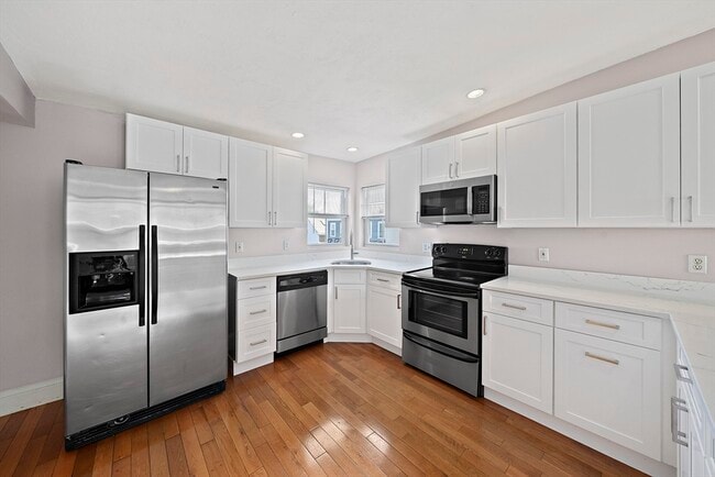 Foto del edificio - 662 E 7th St