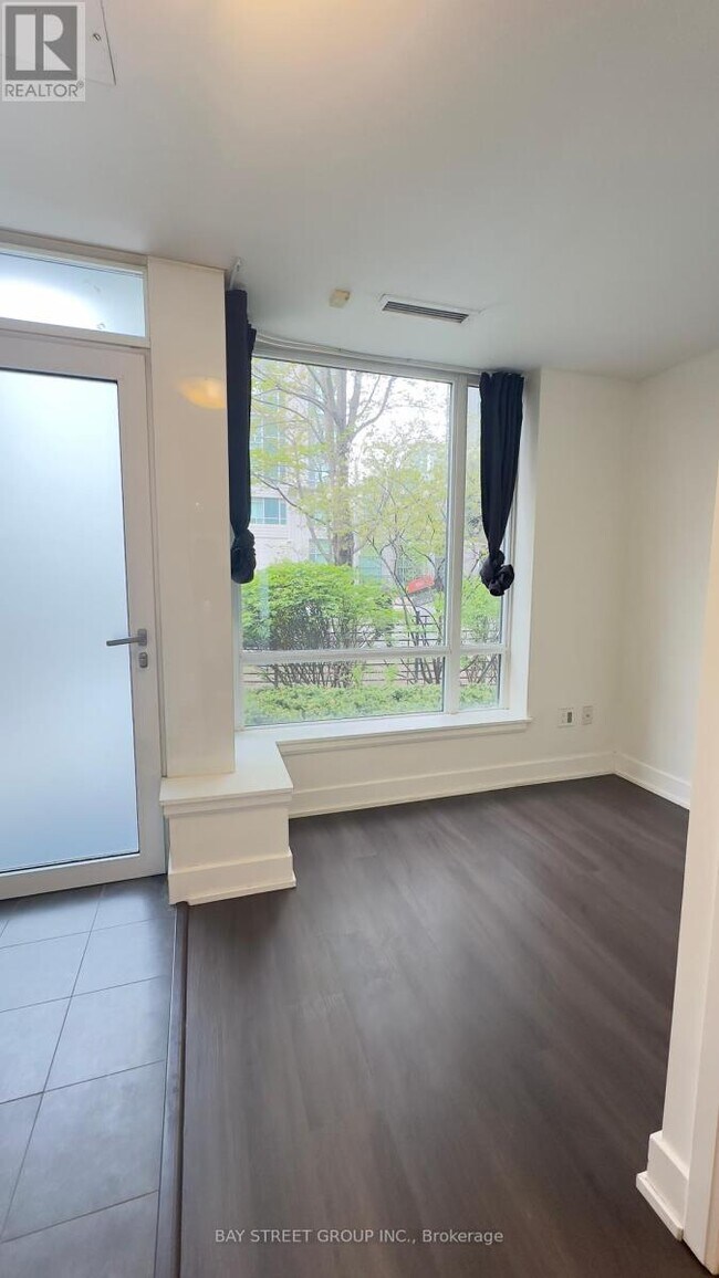 Photo du bâtiment - 23-TH23 Sheppard Ave E