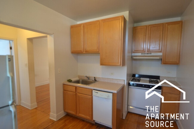 Building Photo - 4411 N Kenneth Ave