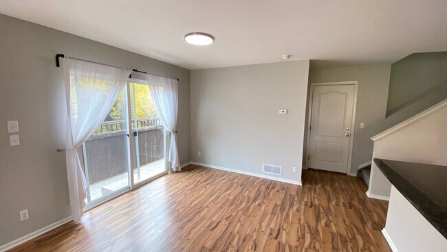 Foto del edificio - **$1000.00 Off Holiday Move In Special** ~...