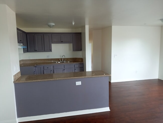 Foto del edificio - 341 E Anaheim St