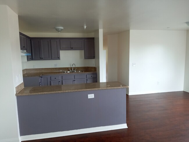 Building Photo - 341 E Anaheim St