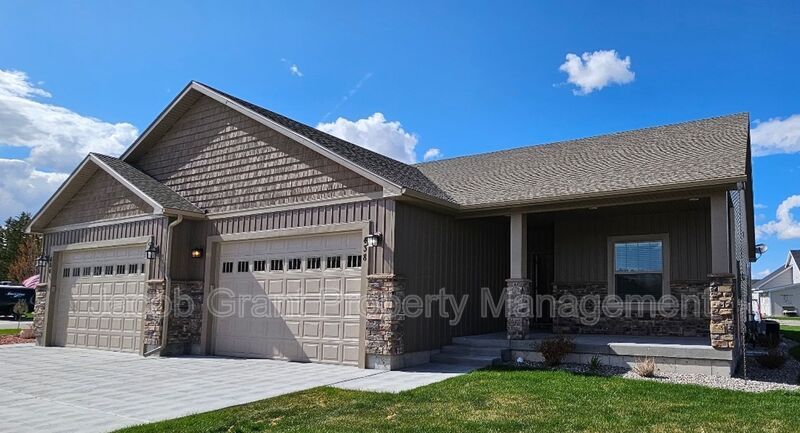 Primary Photo - 438 Tapitio Dr