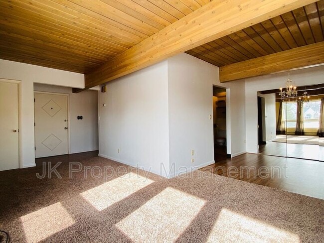 Building Photo - 1546 Meadowlark Dr
