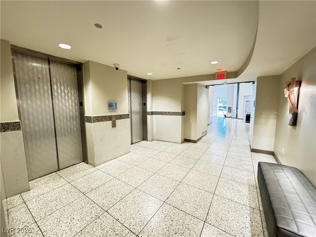 Foto del edificio - 200 Hoover Ave