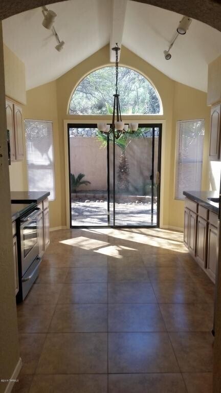 Foto del edificio - Bright & Peaceful Living in Oro Valley’s Gated Stoney Canyon