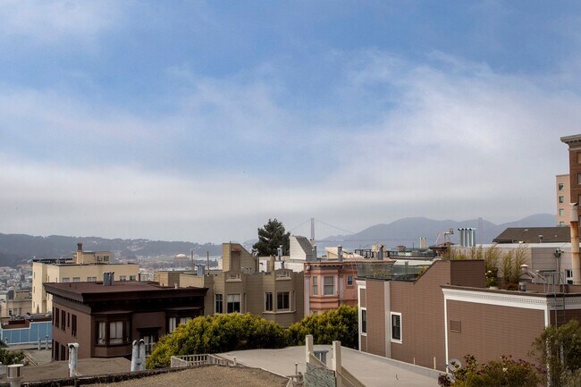 Foto del edificio - Russian Hill: Remodeled Kit/Bath, Formal D...