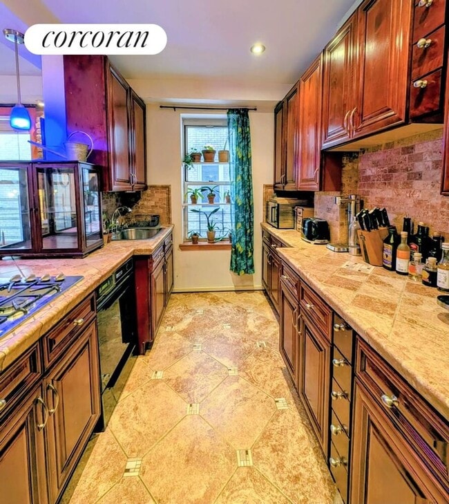 Building Photo - 811 Walton Ave